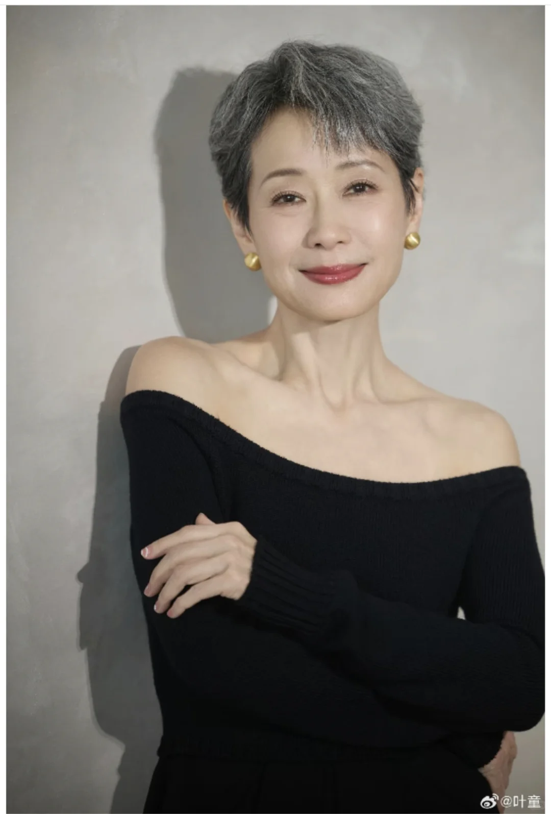 叶童：从许仙到乘风姐姐，62岁活成银发超模