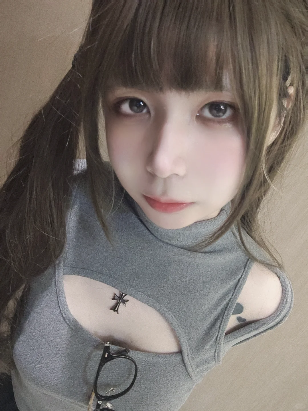 这次又是土土眼镜双马尾