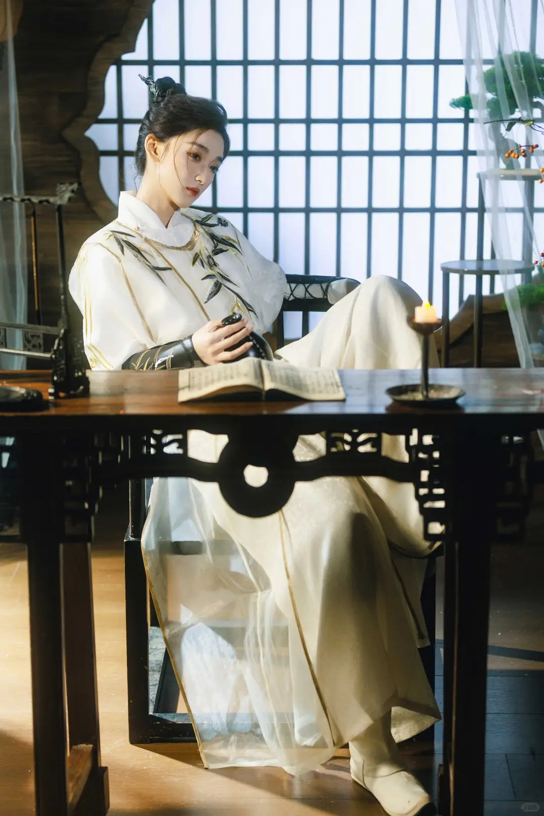 文可执笔书墨香，武能仗剑走江湖｜汉服写真