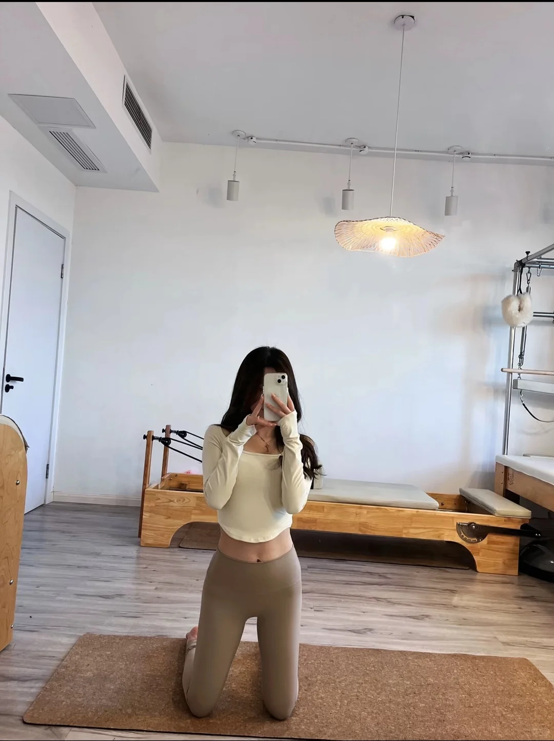 跟我一起躺着练出腹肌马甲线✅