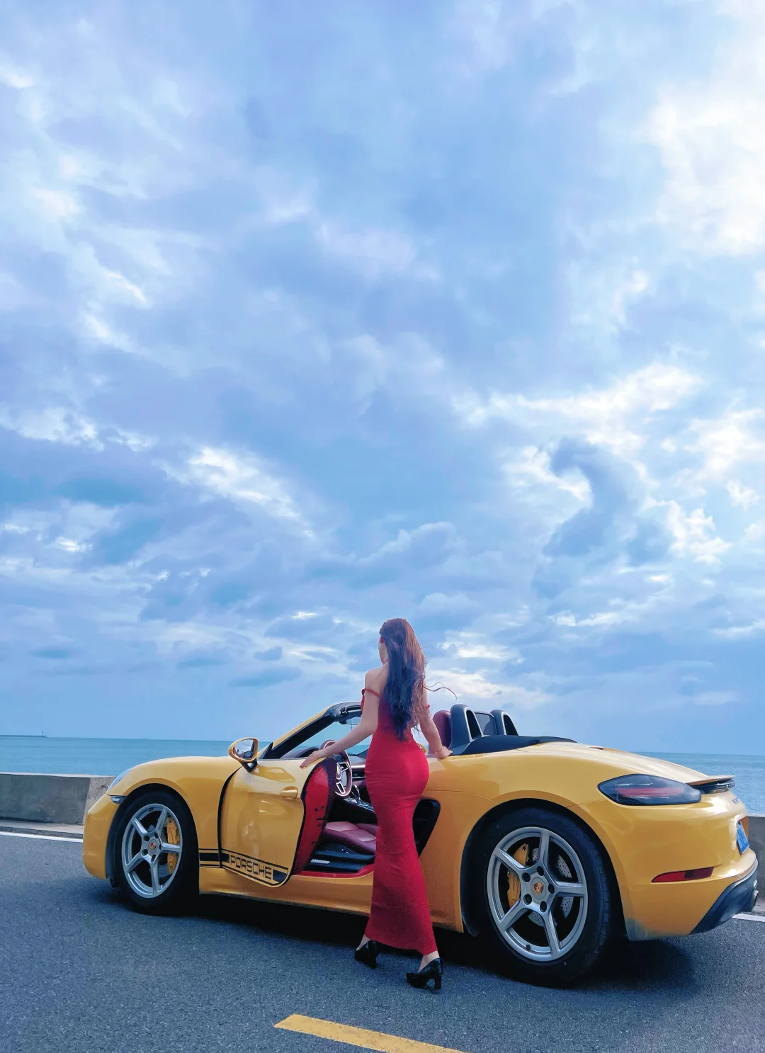 谁说开不了跑车的辣妹？！