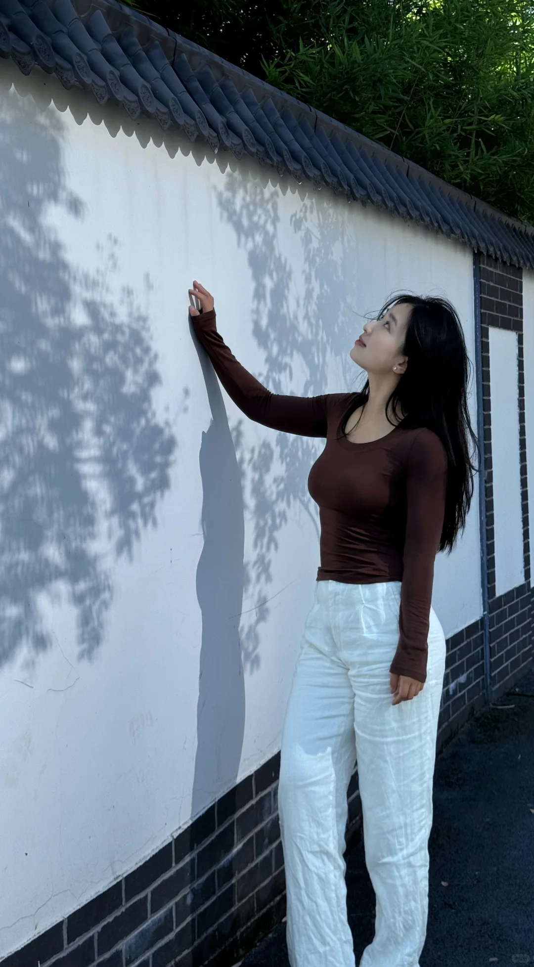 当阳光洒在墙面上