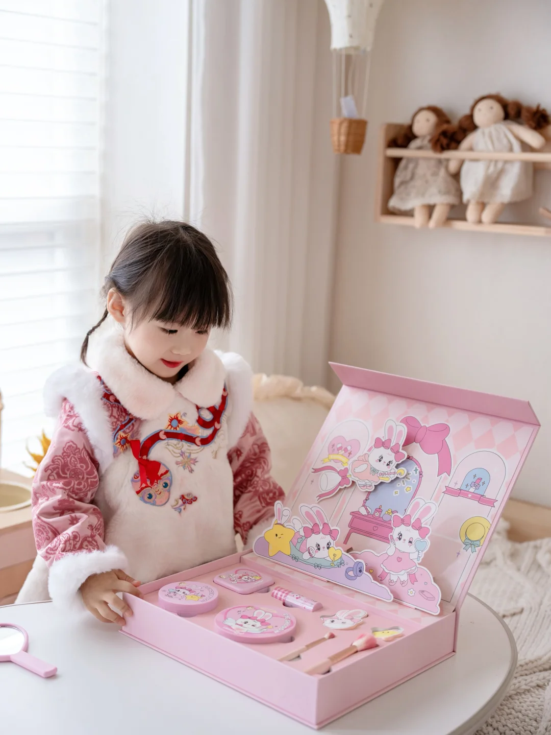 娃的爱美初体验，这套儿童彩妆我能吹爆它！