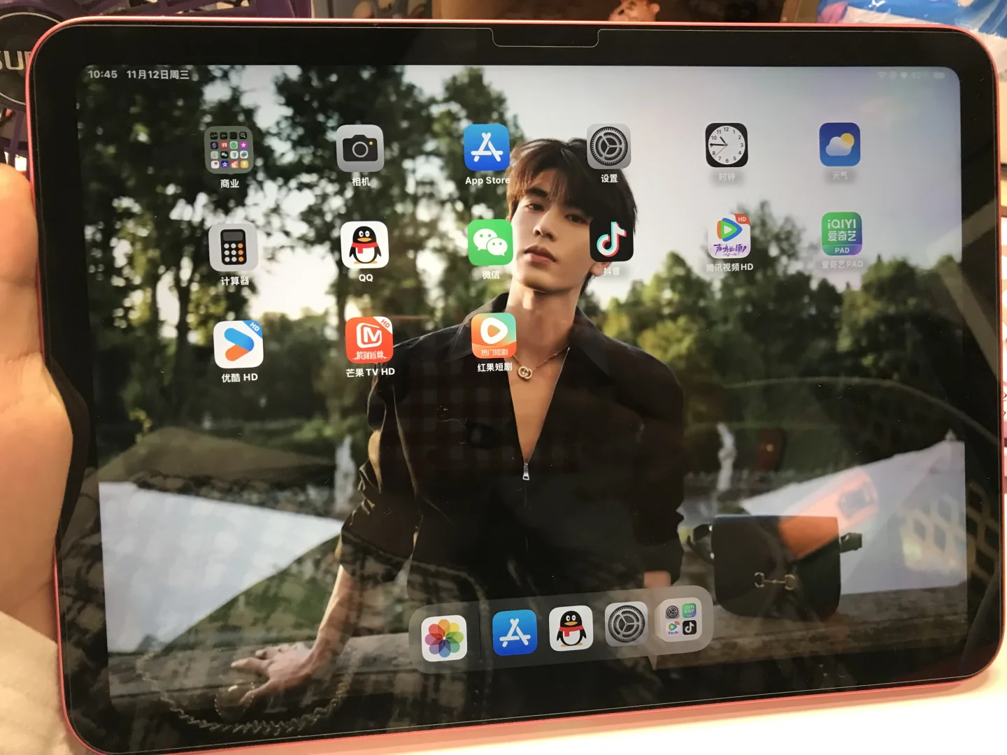 iPad平板！立马换上张凌赫！