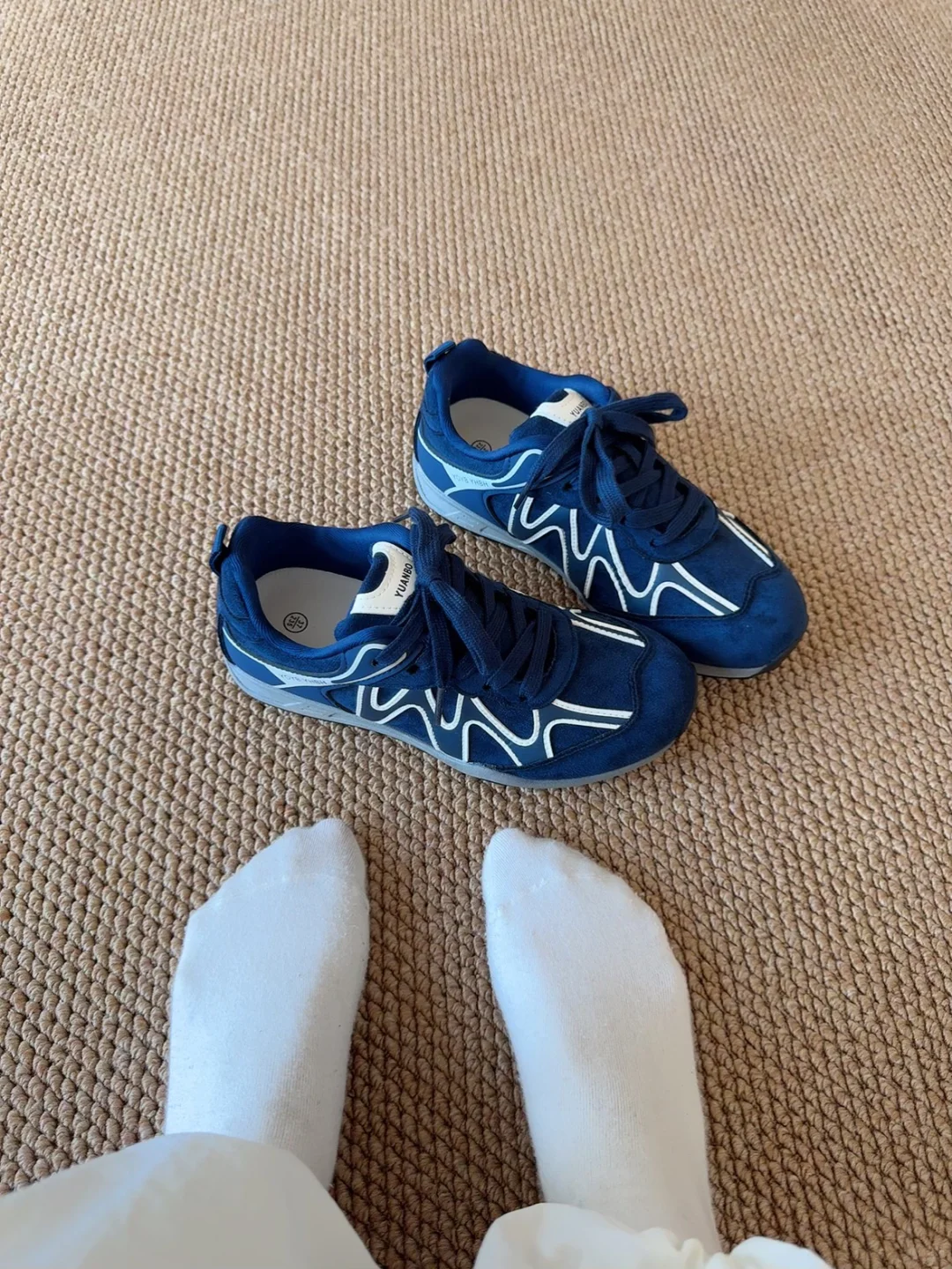 我的鞋柜一角，鞋子太多啦～