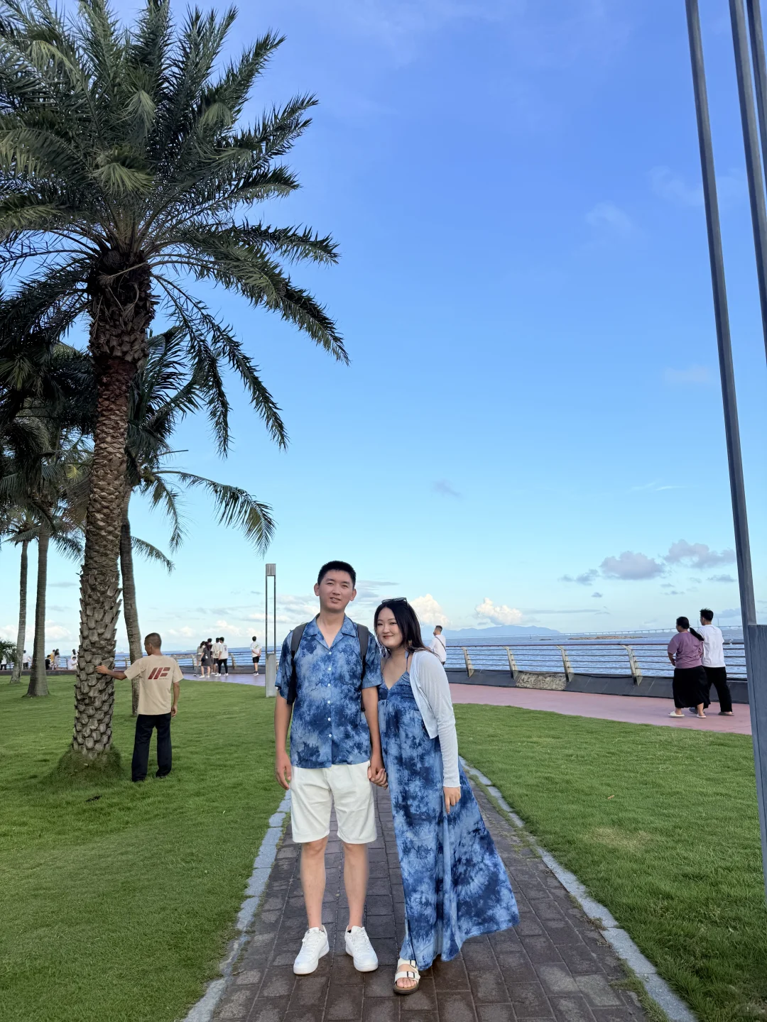 胖女生不过百情侣穿搭海边