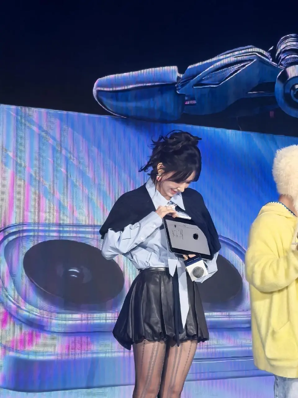 程潇 披肩装嫩 黑丝藏辣