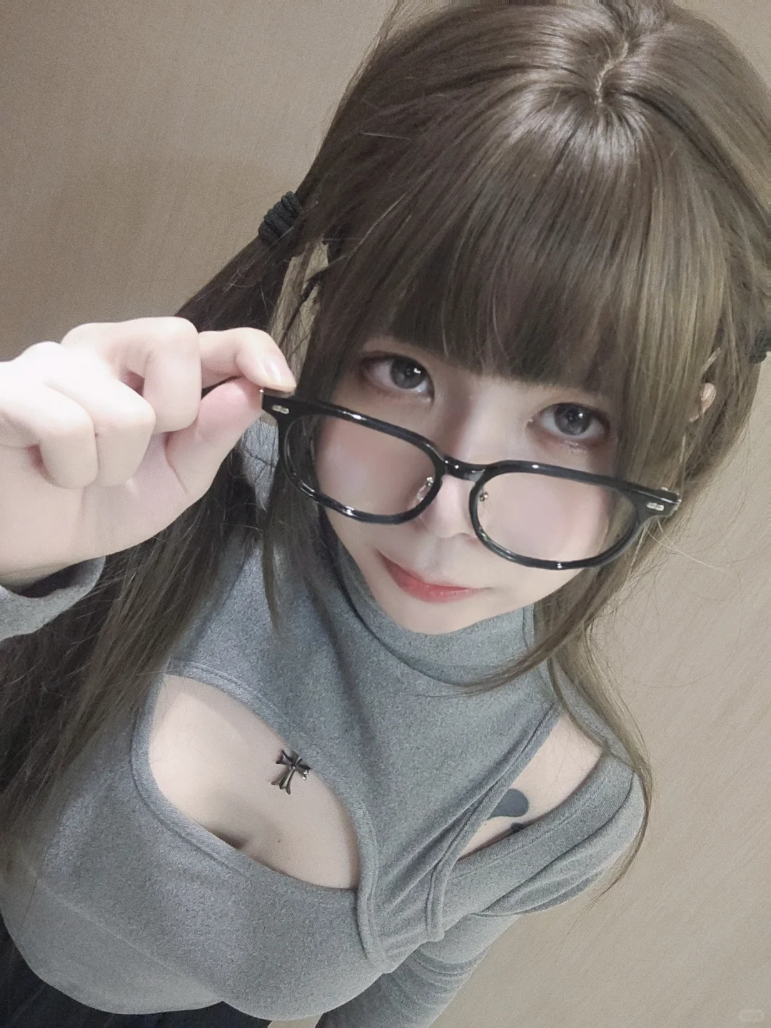 这次又是土土眼镜双马尾