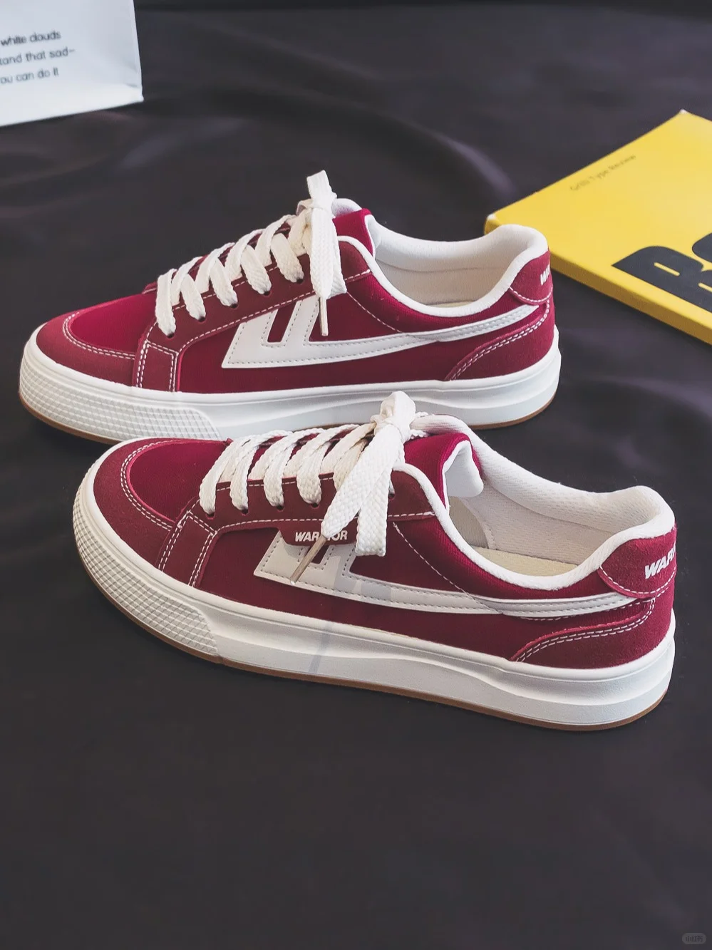 复古酒红板鞋，一键拿捏秋冬氛围感！