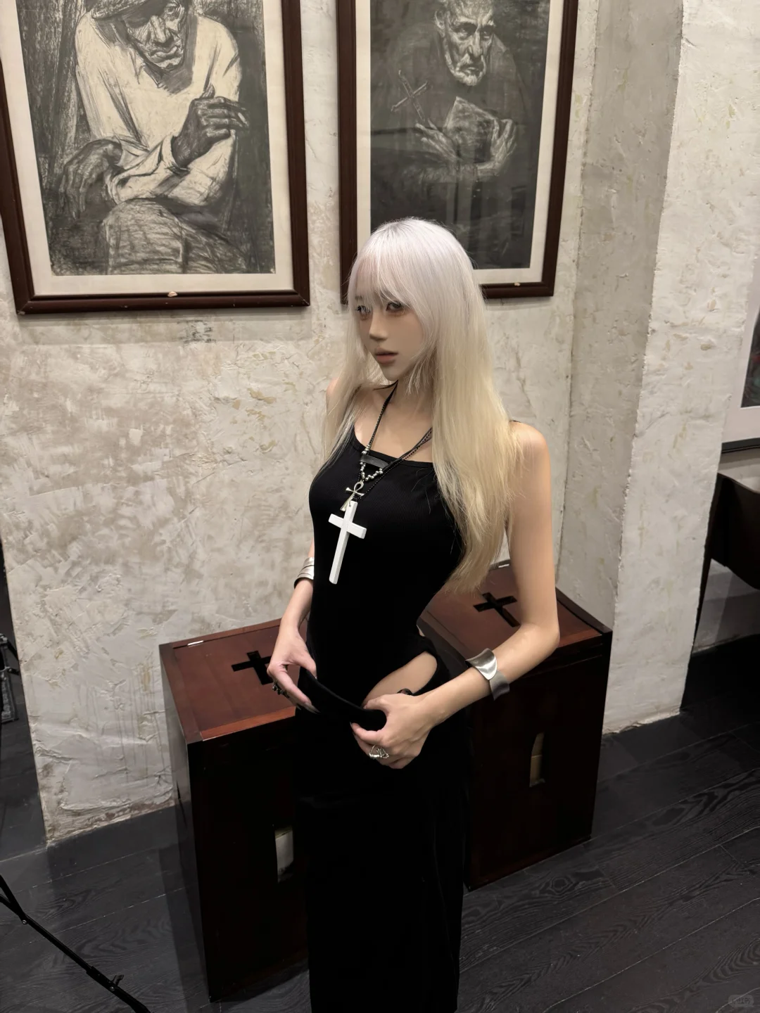 The backless dress of a pretty girl