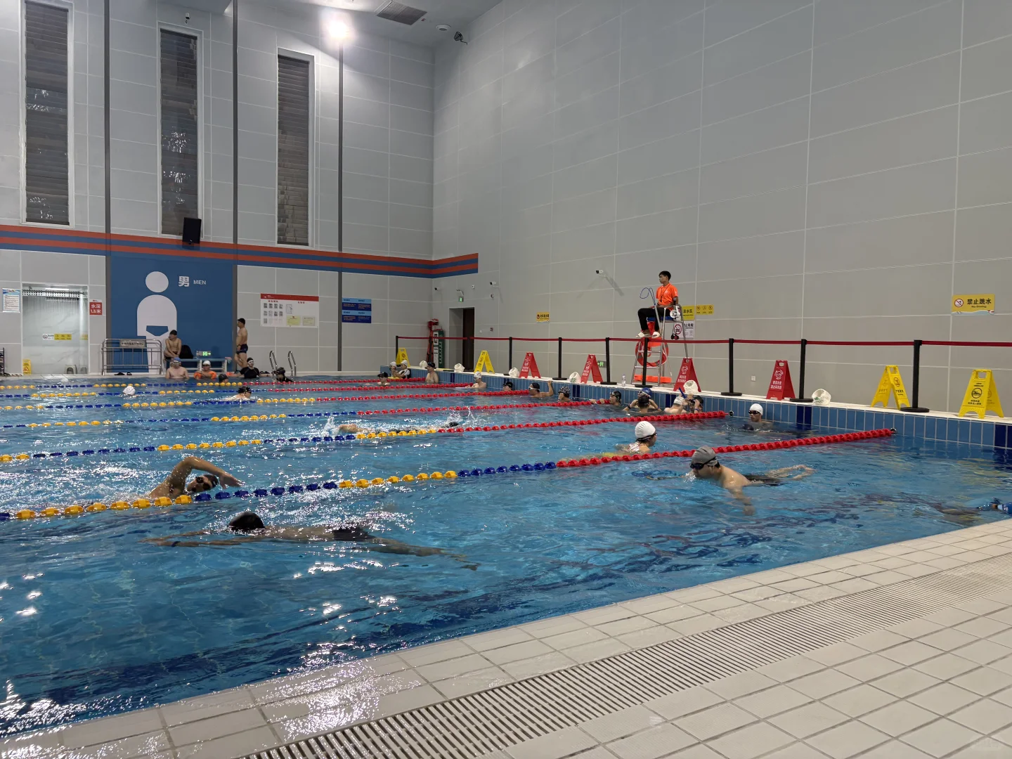 自学游泳第47天｜又来泡泳池啦！