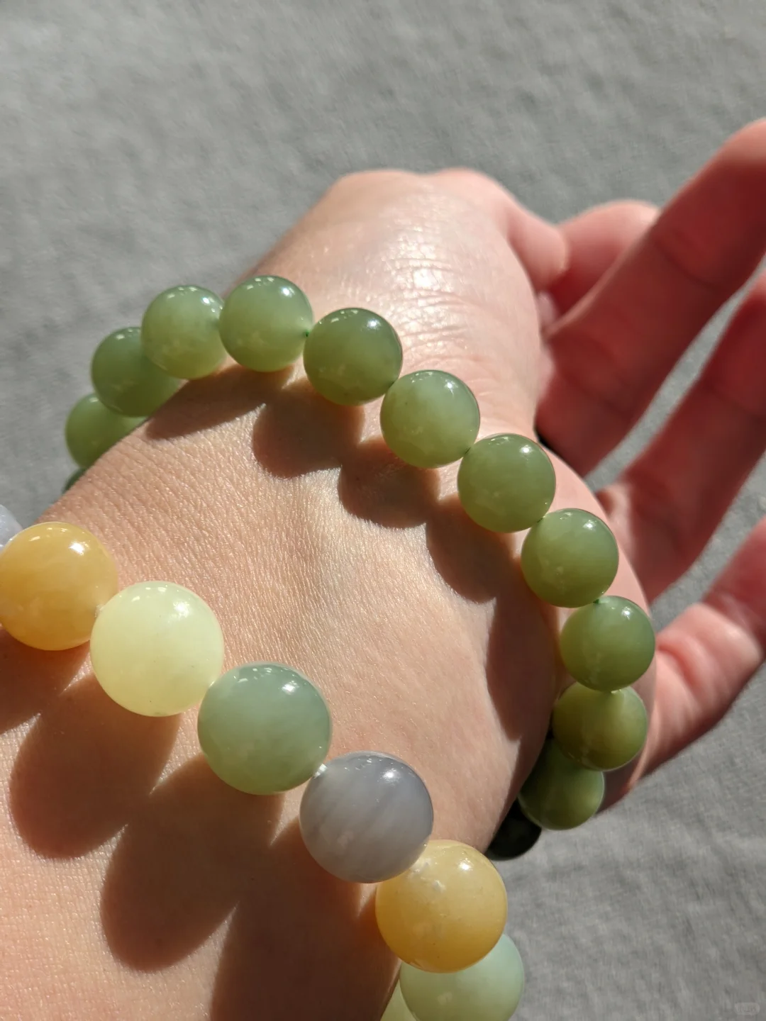 出闲置和田玉青黄口青梅牛油果绿手串卡10女