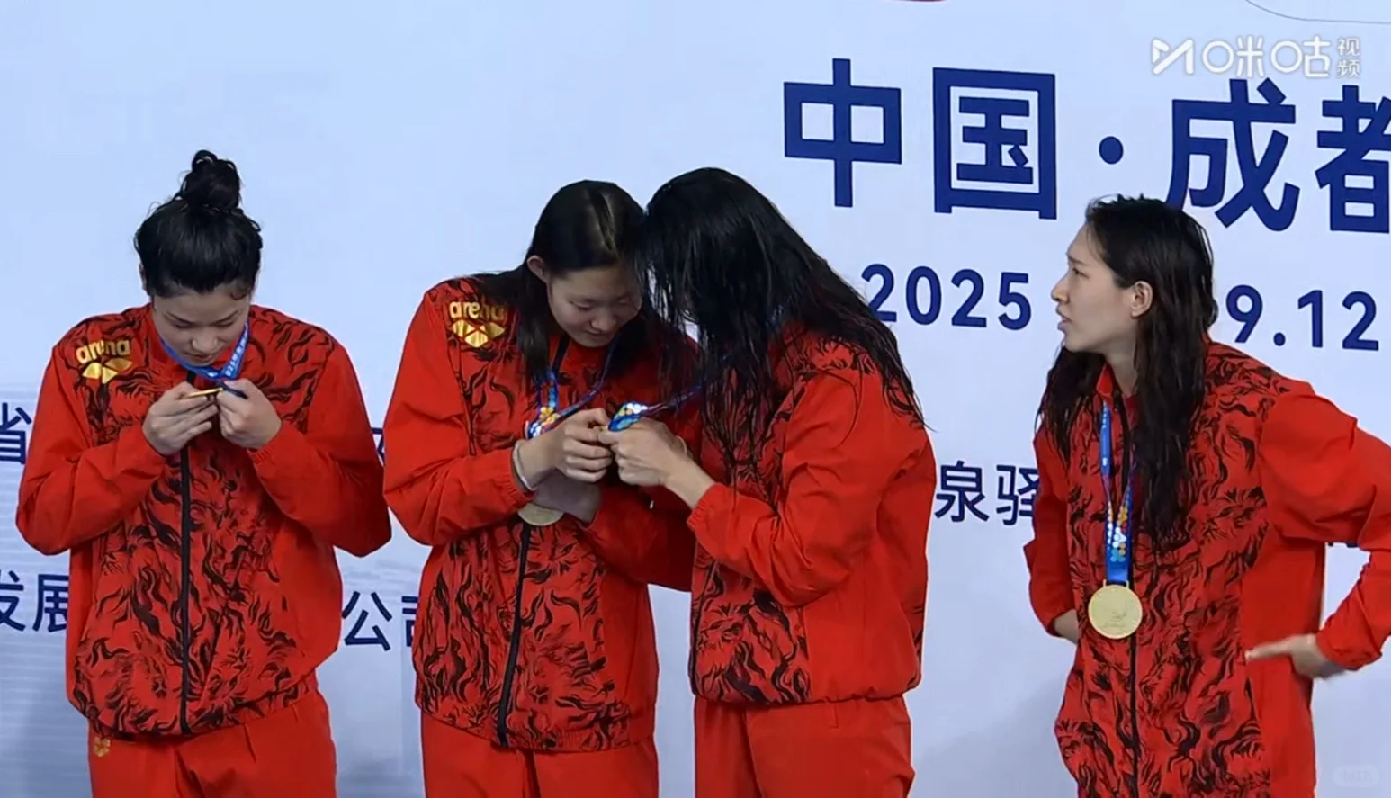 浙江泳军 接力王者🥇恭喜女孩们！