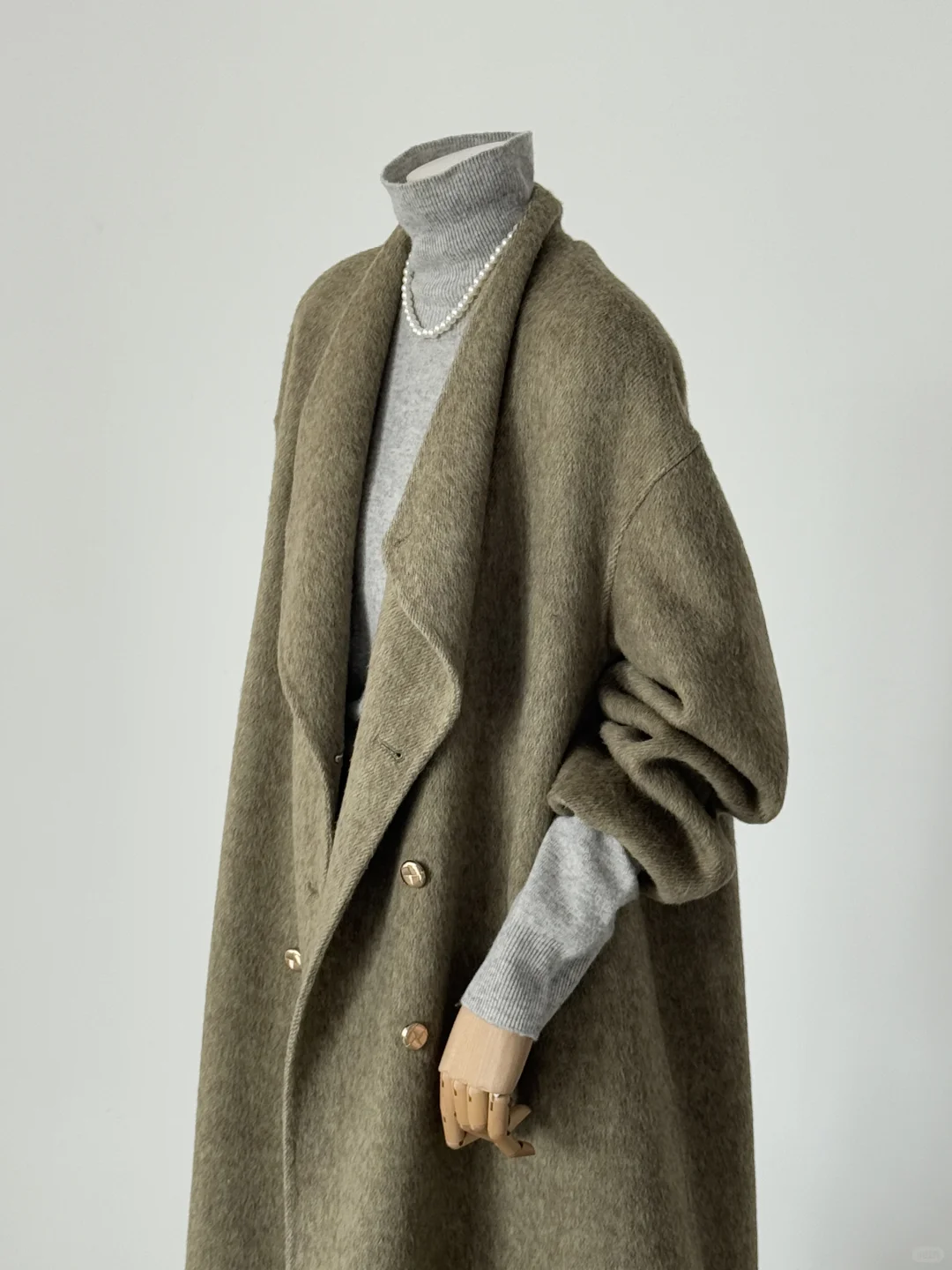 这件橄榄绿大衣的慵懒感~早八晚五很解压