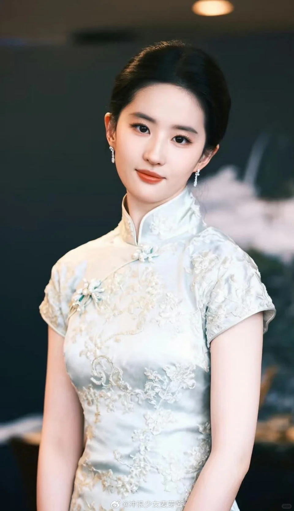 刘亦菲 一袭旗袍，气质如兰！