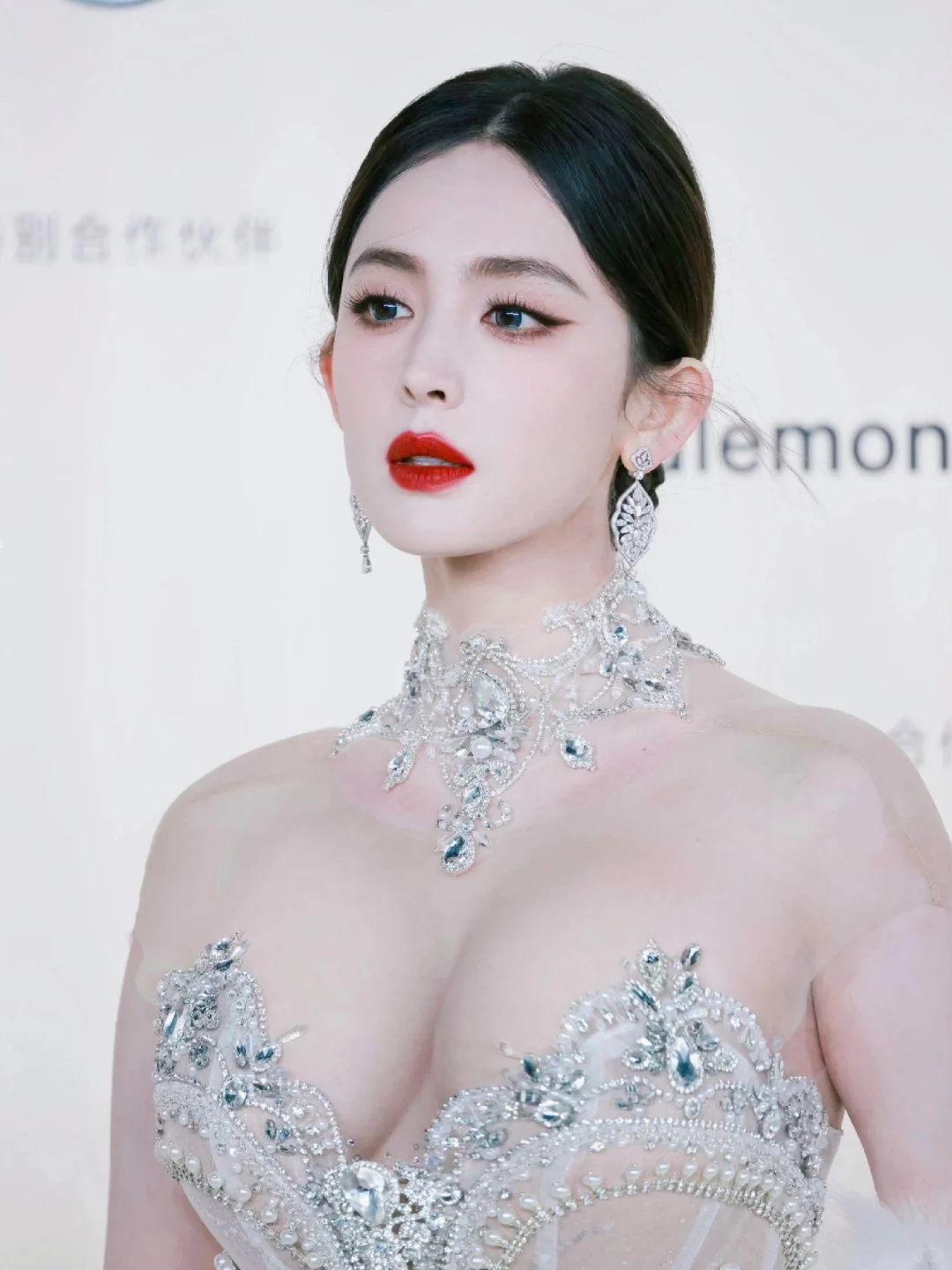 古力娜扎：异域风情的颜值暴击