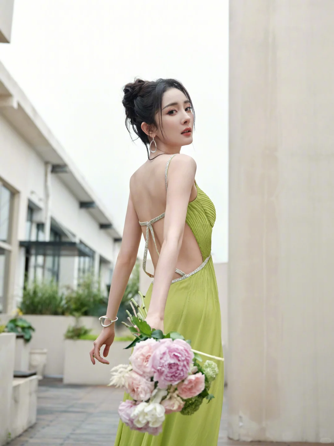 杨幂 美腰蝴蝶背 开衩大长腿