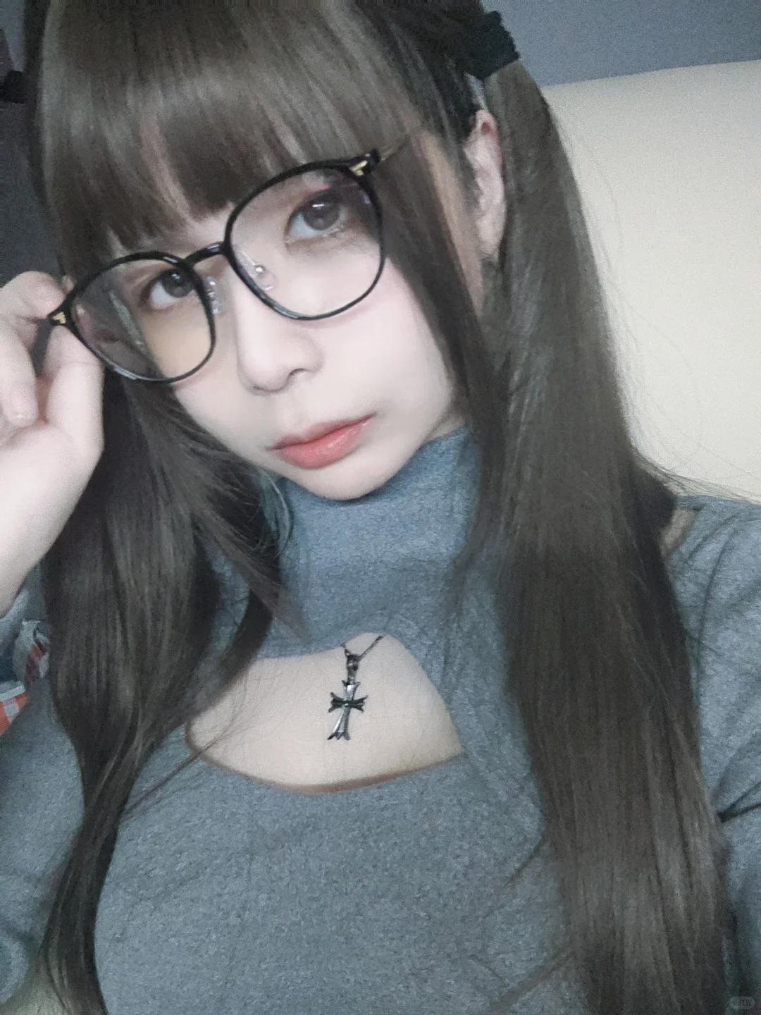 这次又是土土眼镜双马尾