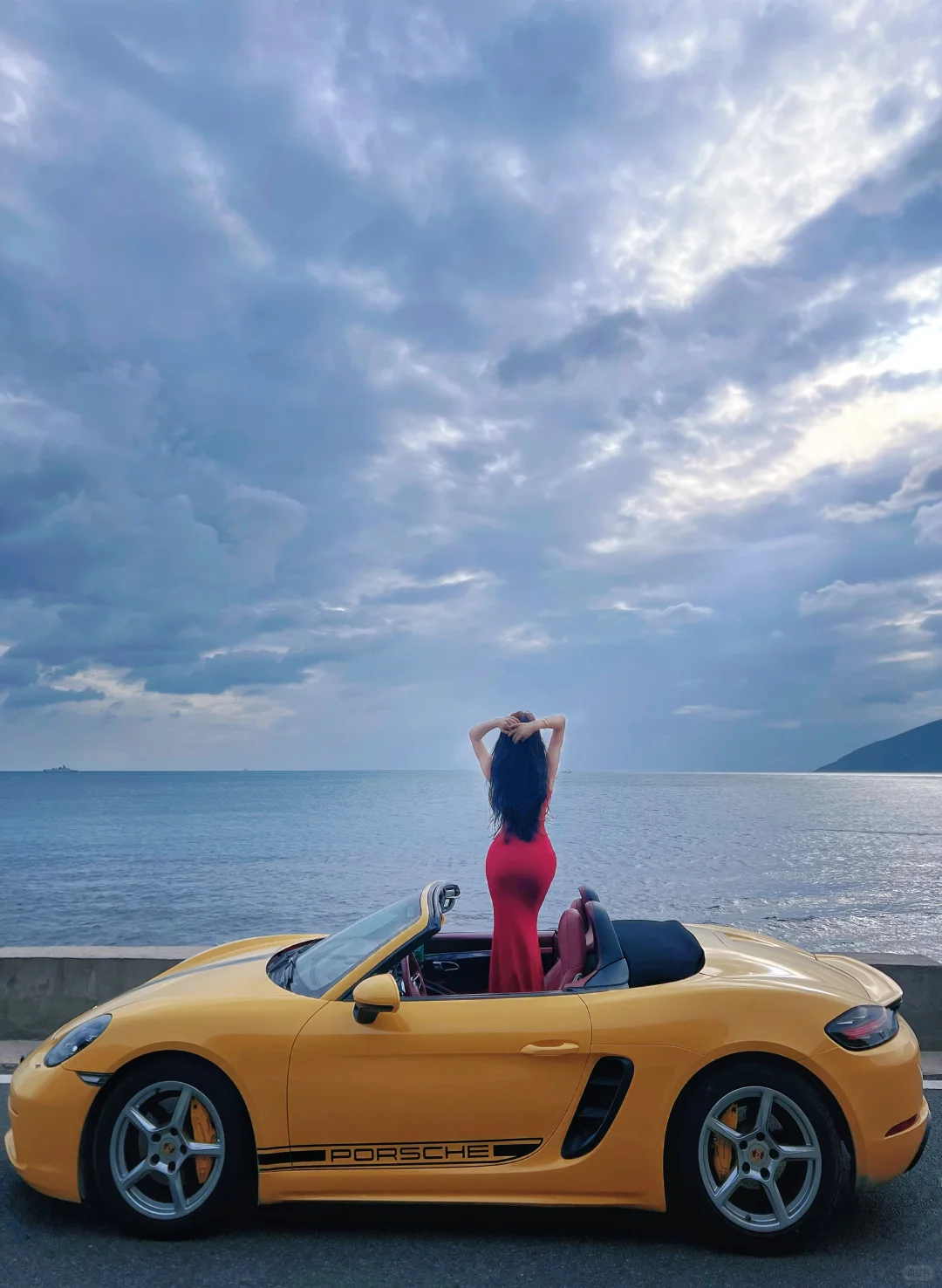 谁说开不了跑车的辣妹？！