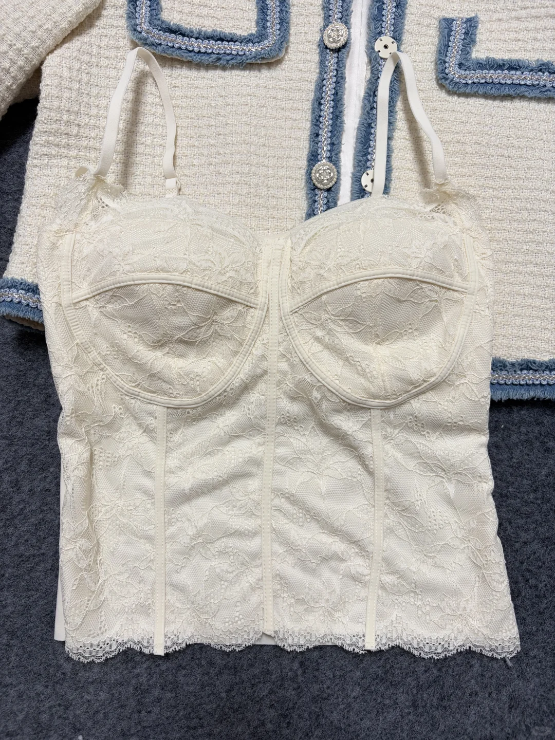 女大冬天性感就穿蕾丝吊带！保暖+纯欲！