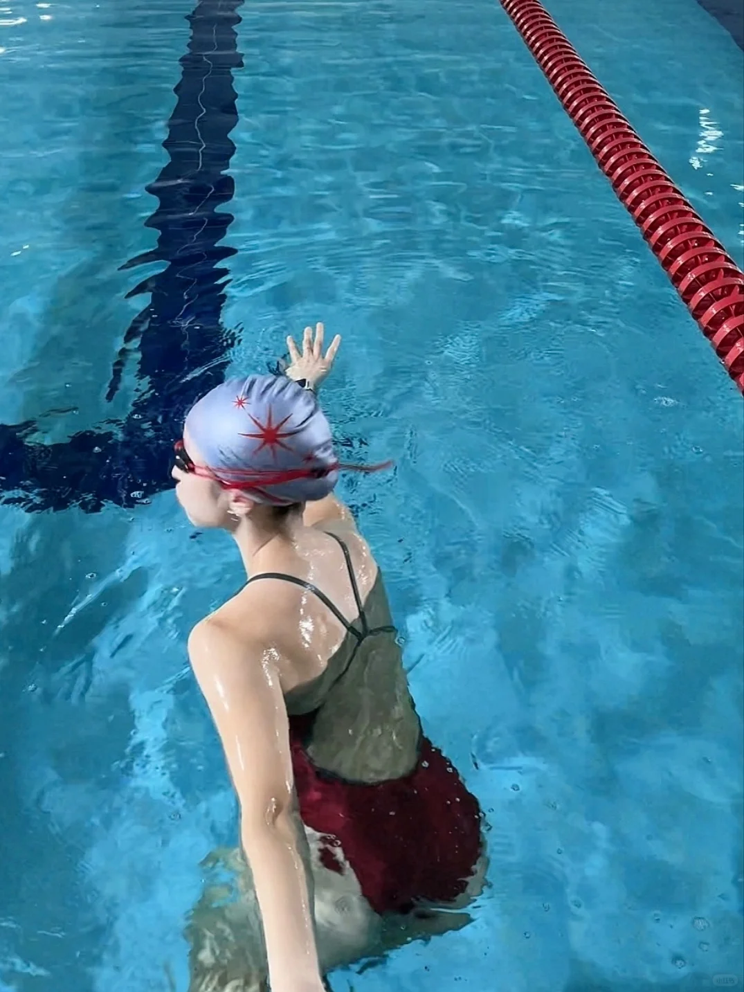 冬天六点起床游泳的人，是把“狠”刻进DNA