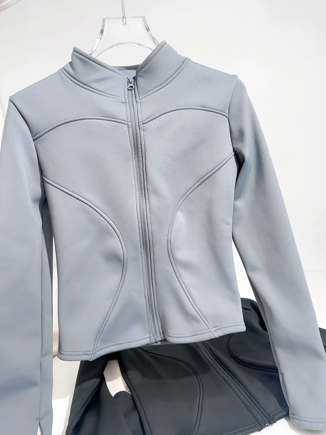 秋冬运动保暖攻略👉加绒瑜伽外套显瘦又保暖