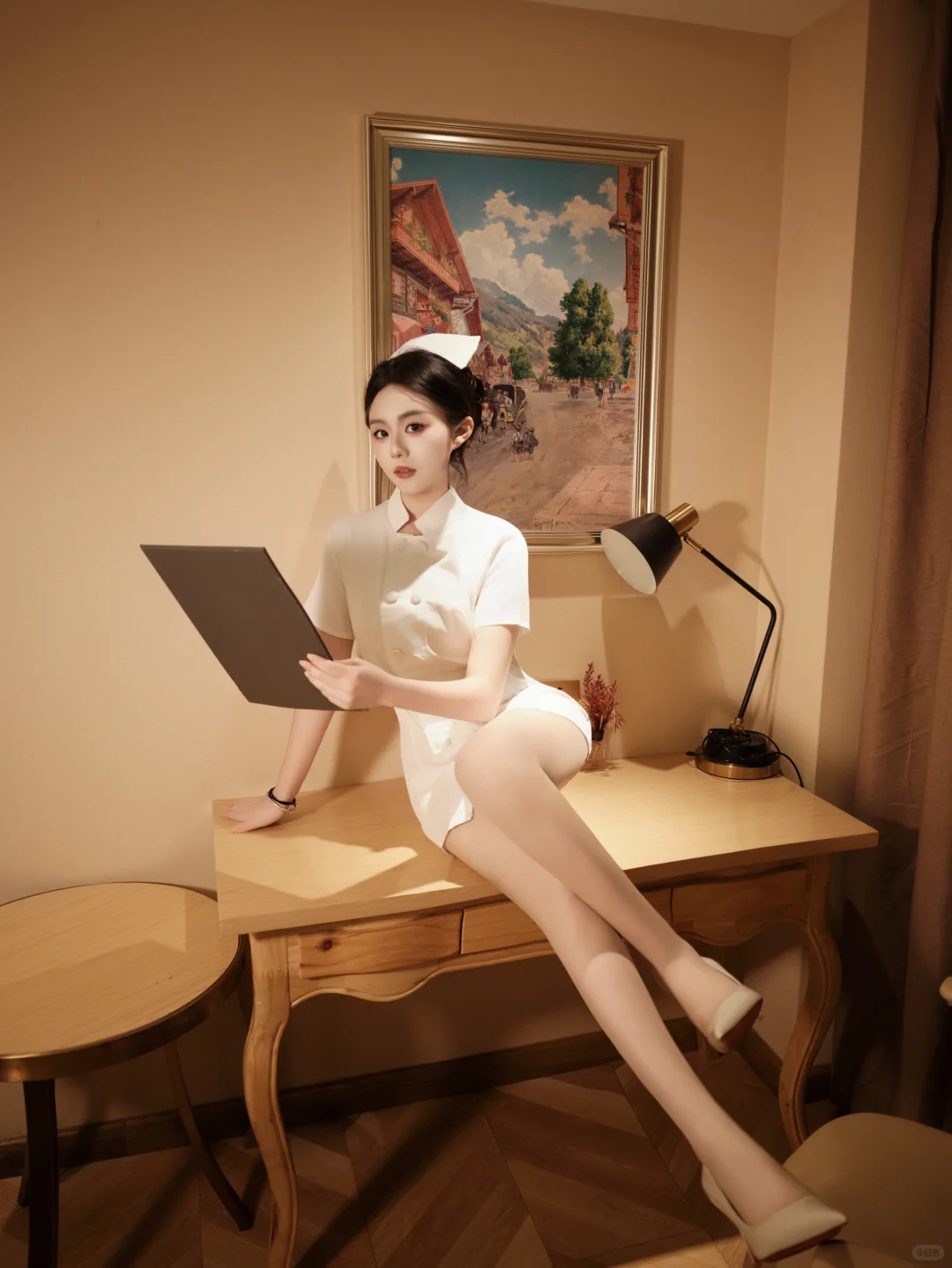 护士装酒店拍照姿势