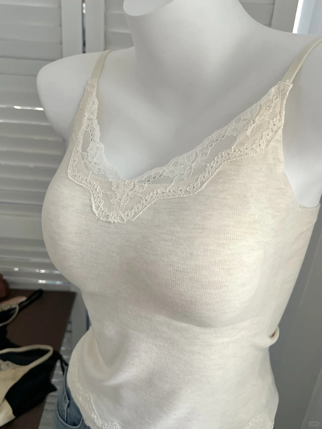 蕾丝拼接叠穿氛围感绝啦～