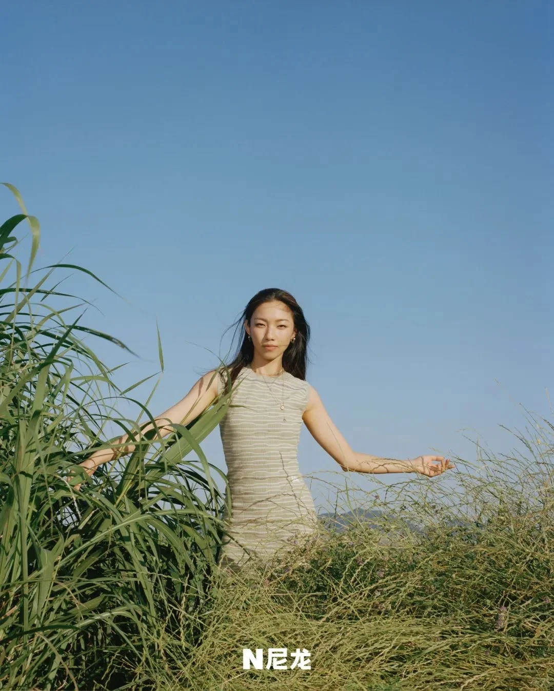 爱惨这酷飒的姐感 被那尔那茜狠狠吸引