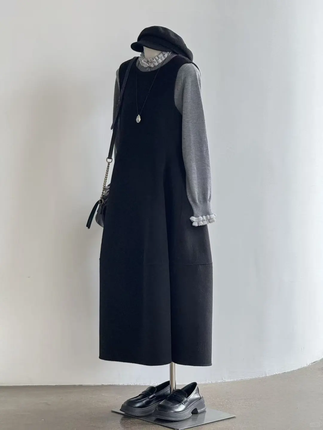 秋冬就爱穿背心裙🖤小黑裙的氛围感绝了