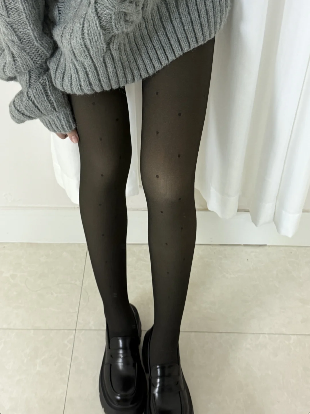 辣妹不惧寒冬！波点裤袜给我锁死！🔥