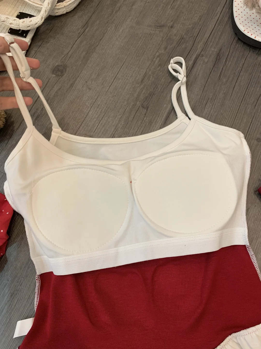 又做了件红色kitty吊带👀帮我看看可以吗！！