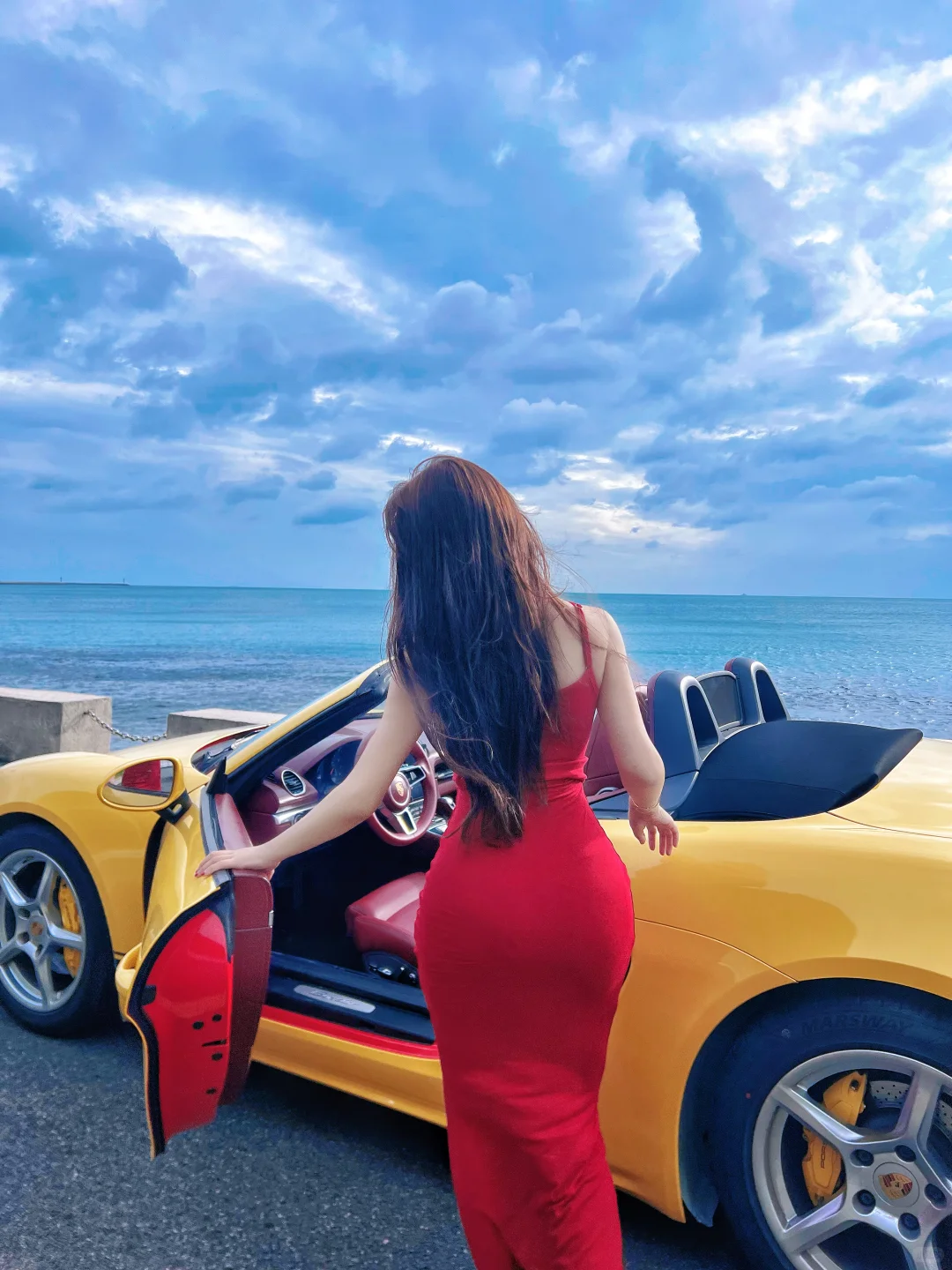 谁说开不了跑车的辣妹？！
