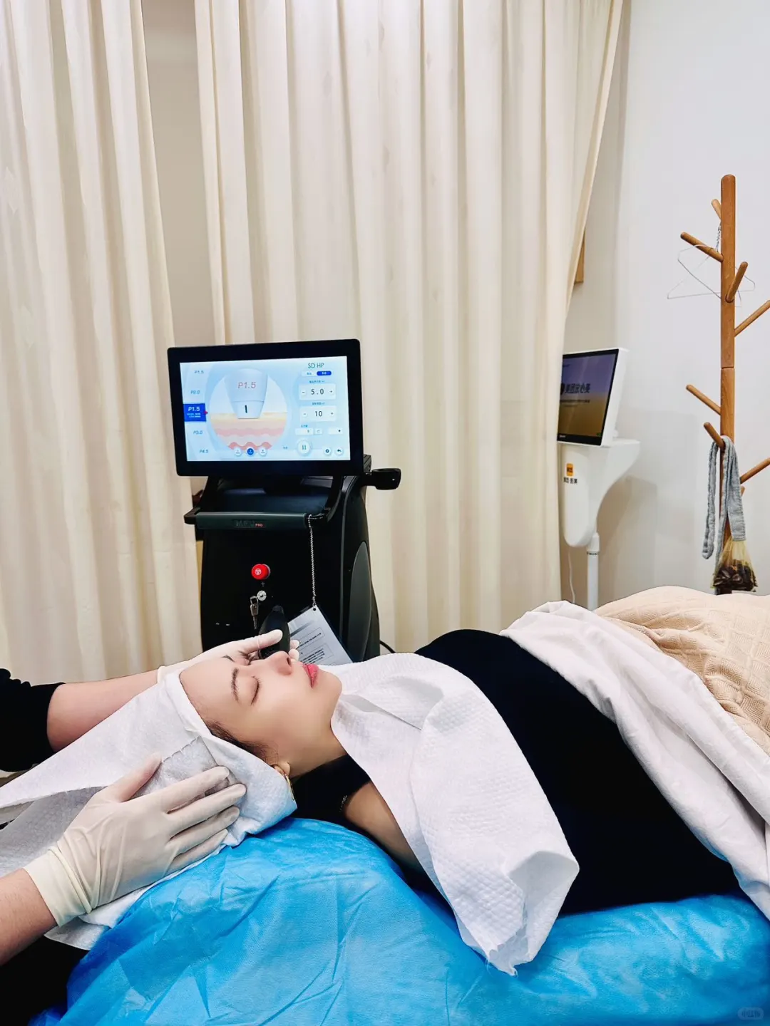 岁月这把杀猪刀专挑脸下手，皮肤松弛+法令