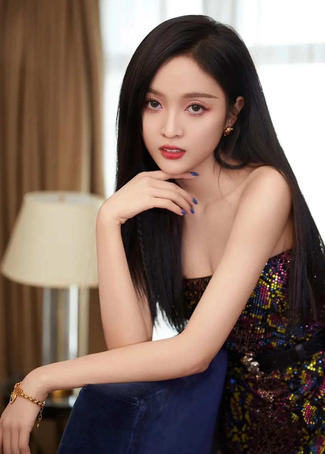 吴宣仪性感短裙写真