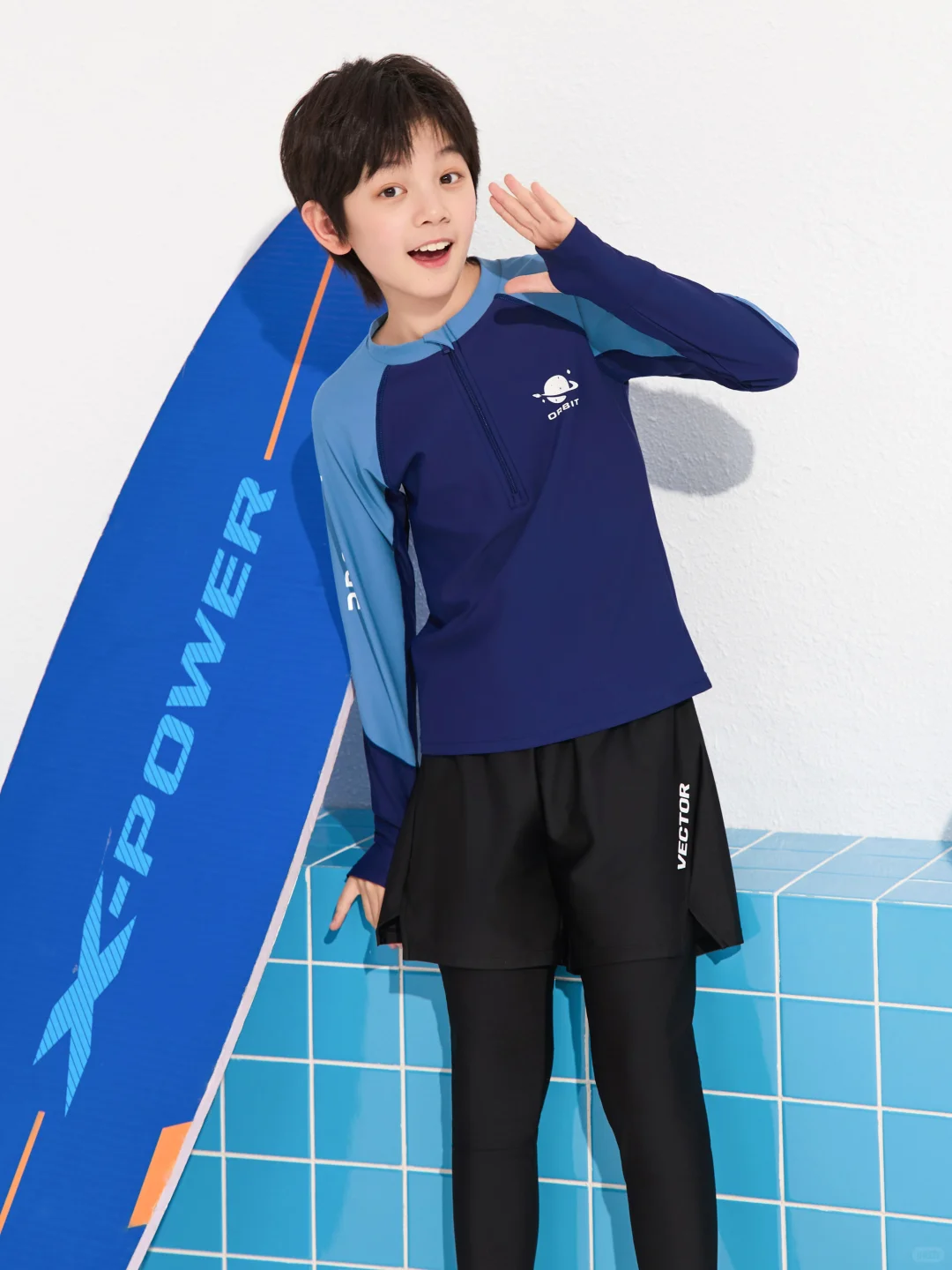 青少年游泳训练泳衣！这件真的很酷啊！