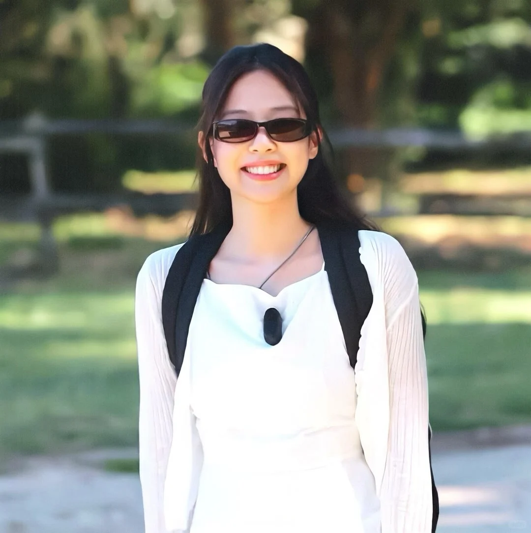 Jnenie 早期素颜头像