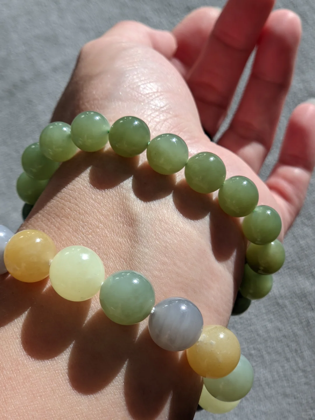 出闲置和田玉青黄口青梅牛油果绿手串卡10女