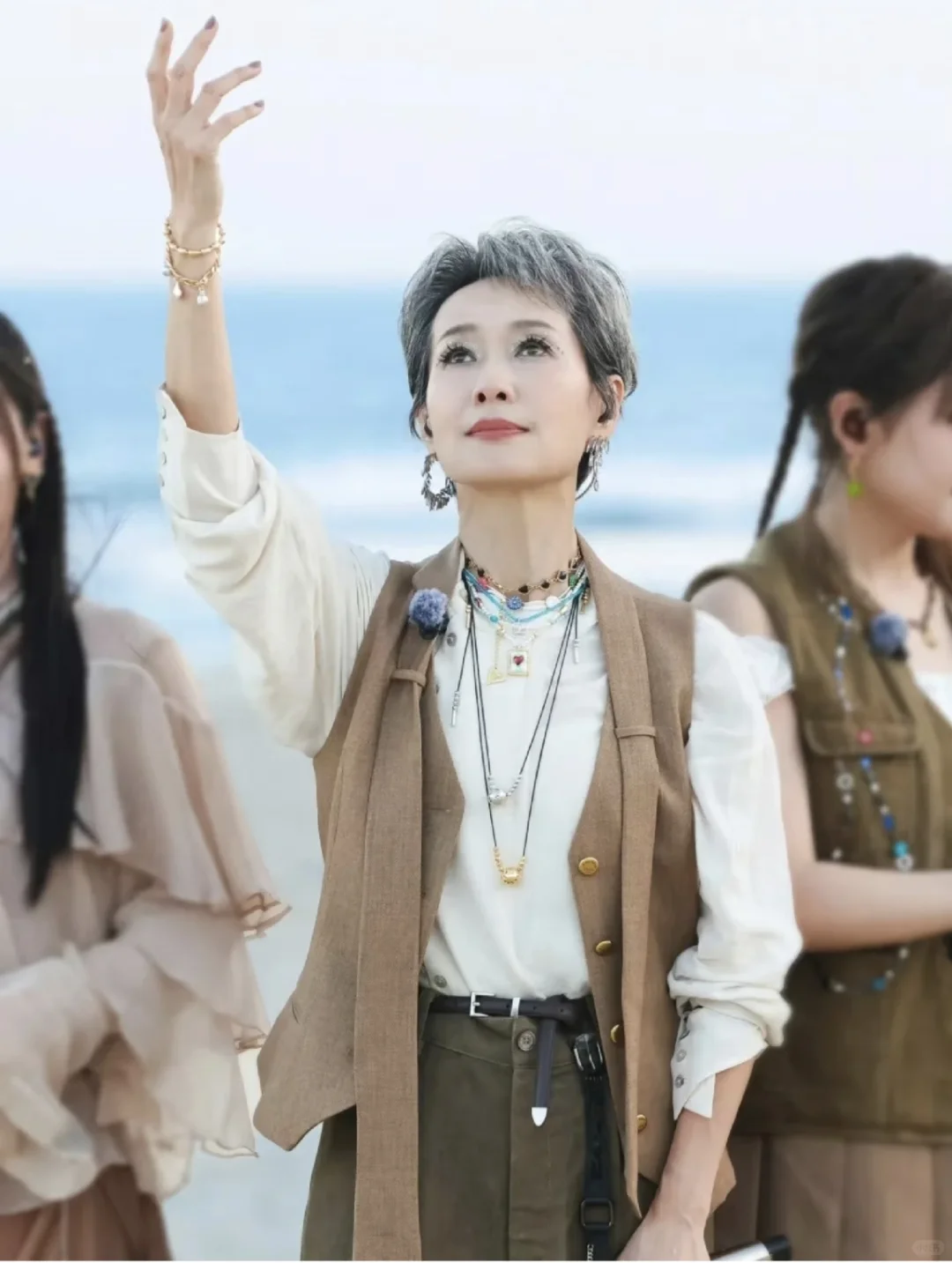 叶童：从许仙到乘风姐姐，62岁活成银发超模