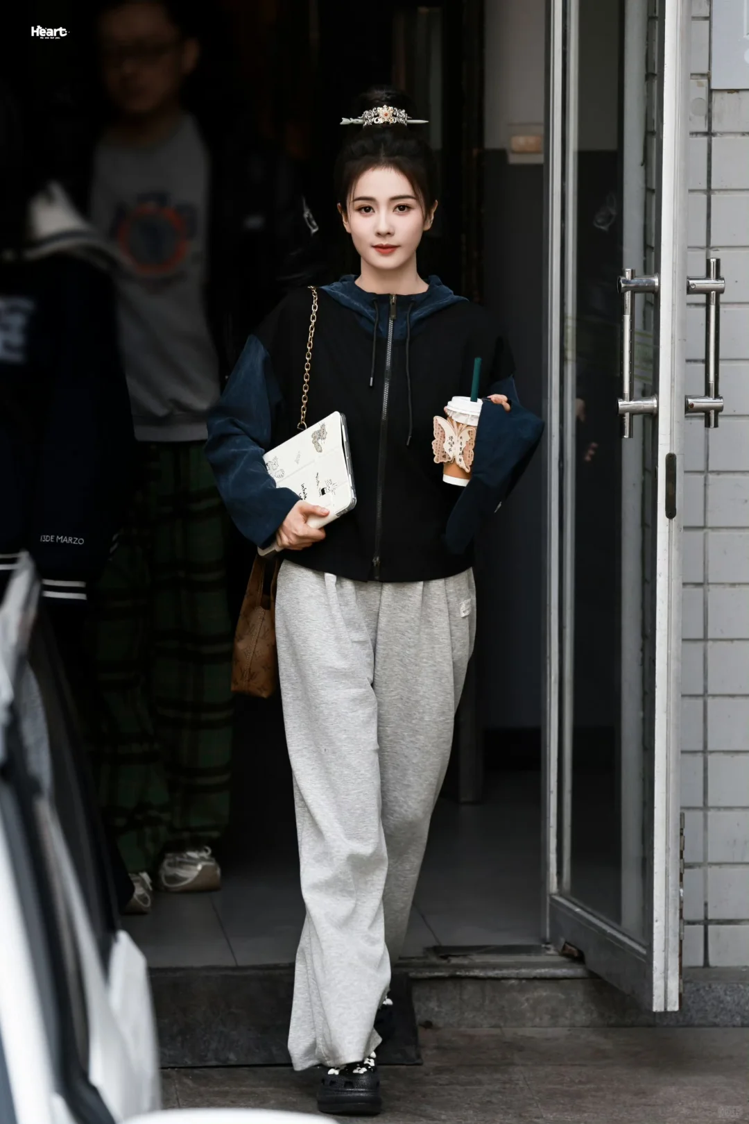 白鹿上班穿搭，主打的就是一个舒适随性！