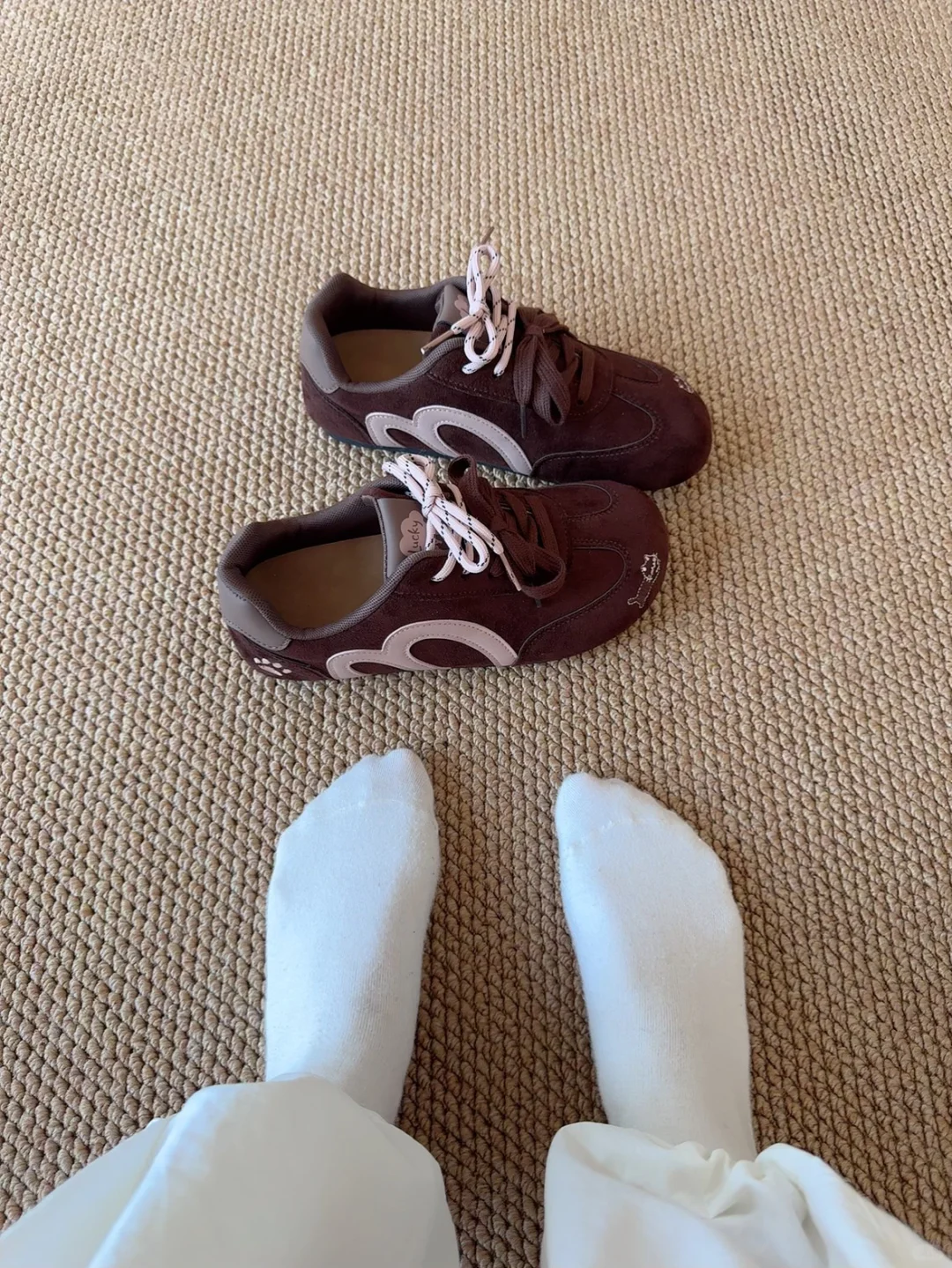 我的鞋柜一角，鞋子太多啦～