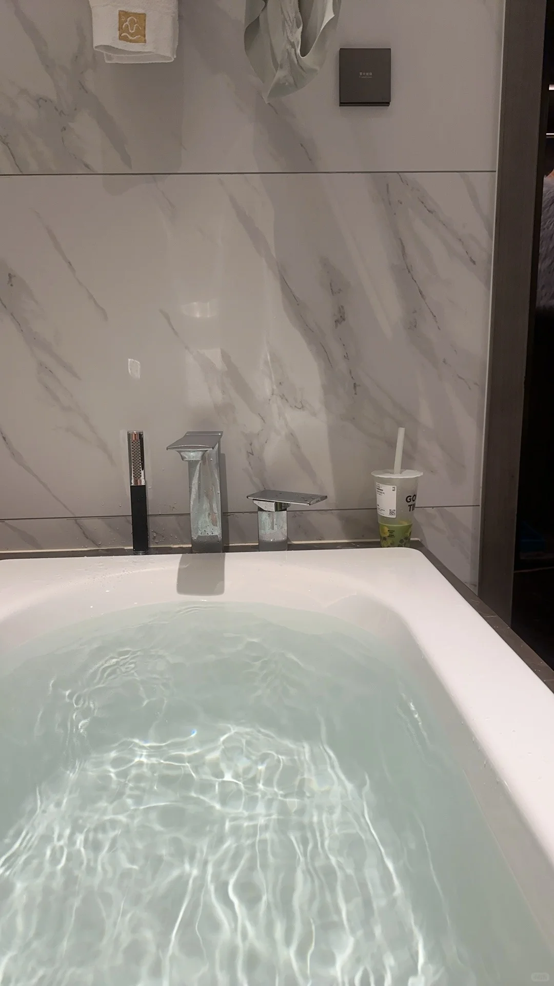 喂您好，请给我再续一天！