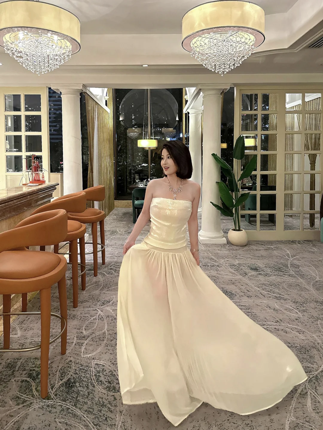 精致短发俏佳人