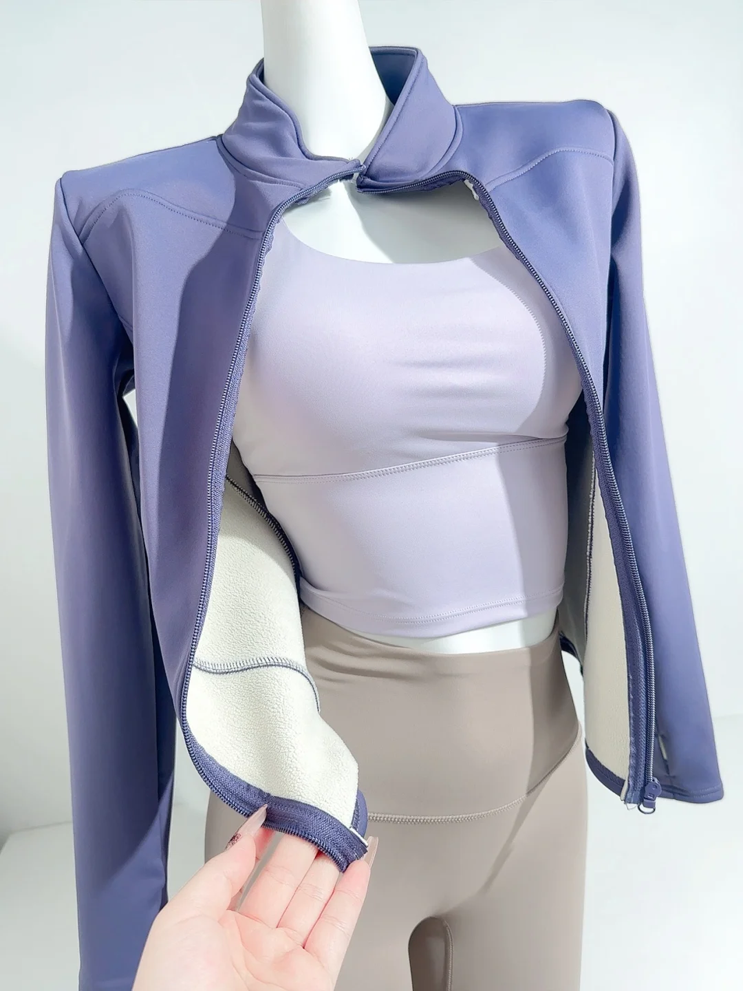 姐妹们！挖到一件很适合秋冬的吊带💰23