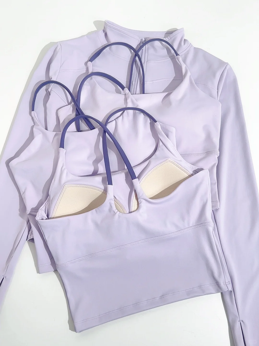 羽绒服下是更好看的美背吊带💰23带bra哦