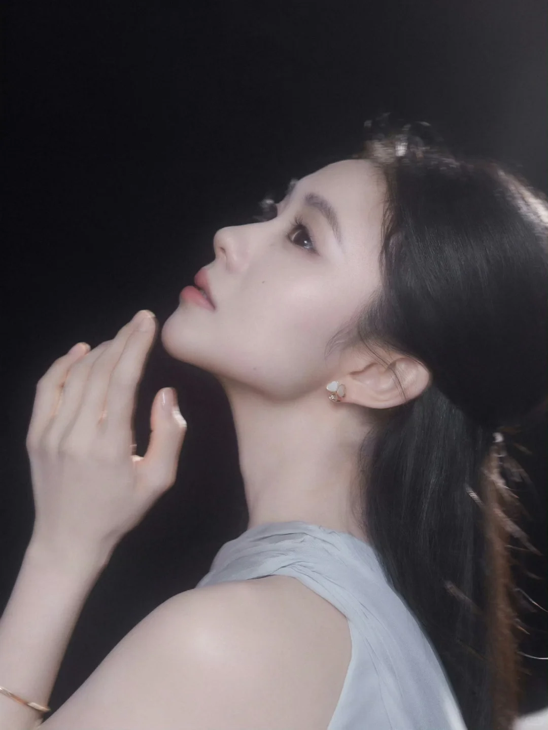 刘浩存 易碎感仙颜柔纱腰臀线