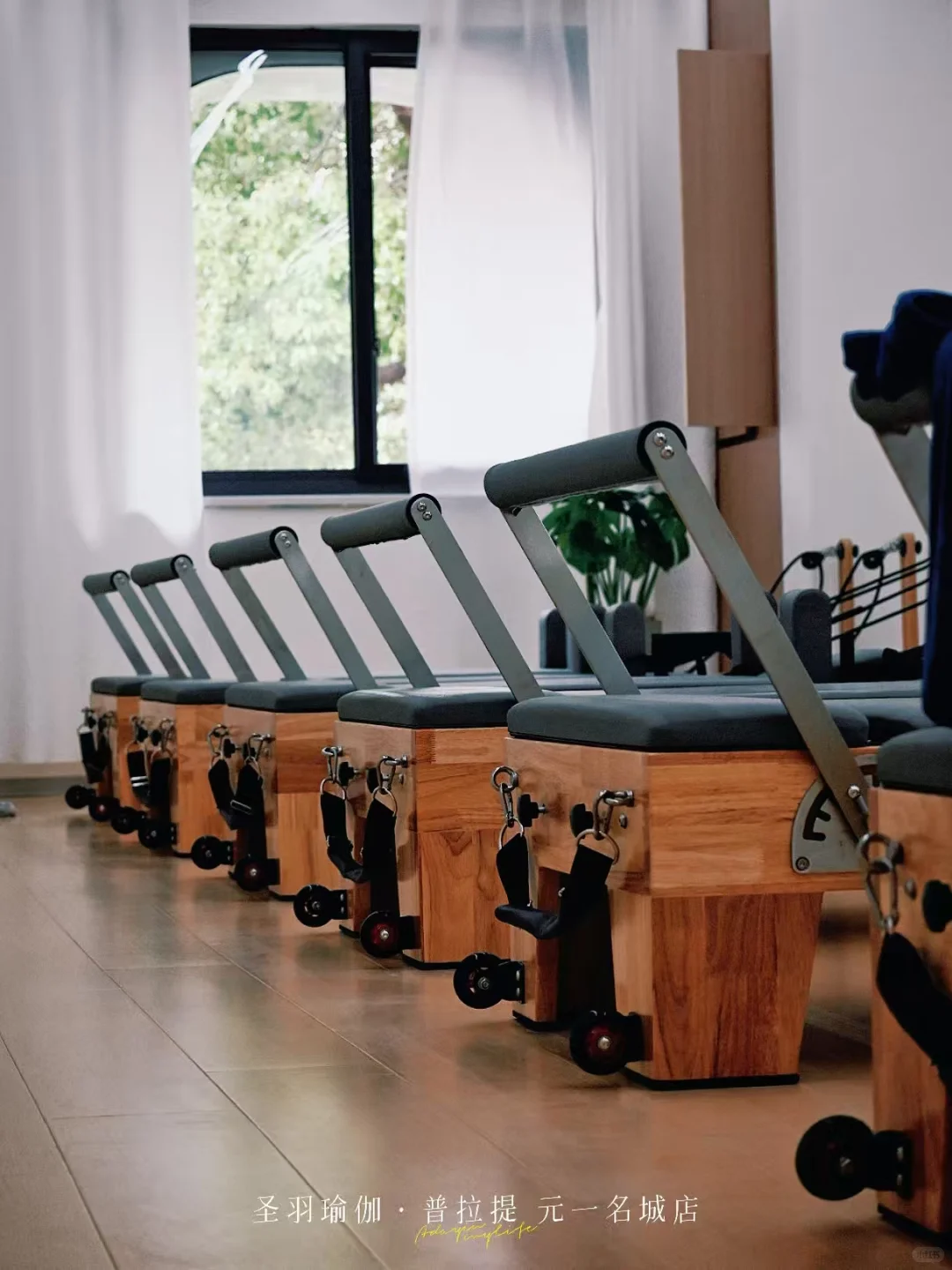 救命！100元5节课还送瑜伽裤？这家瑜伽馆疯