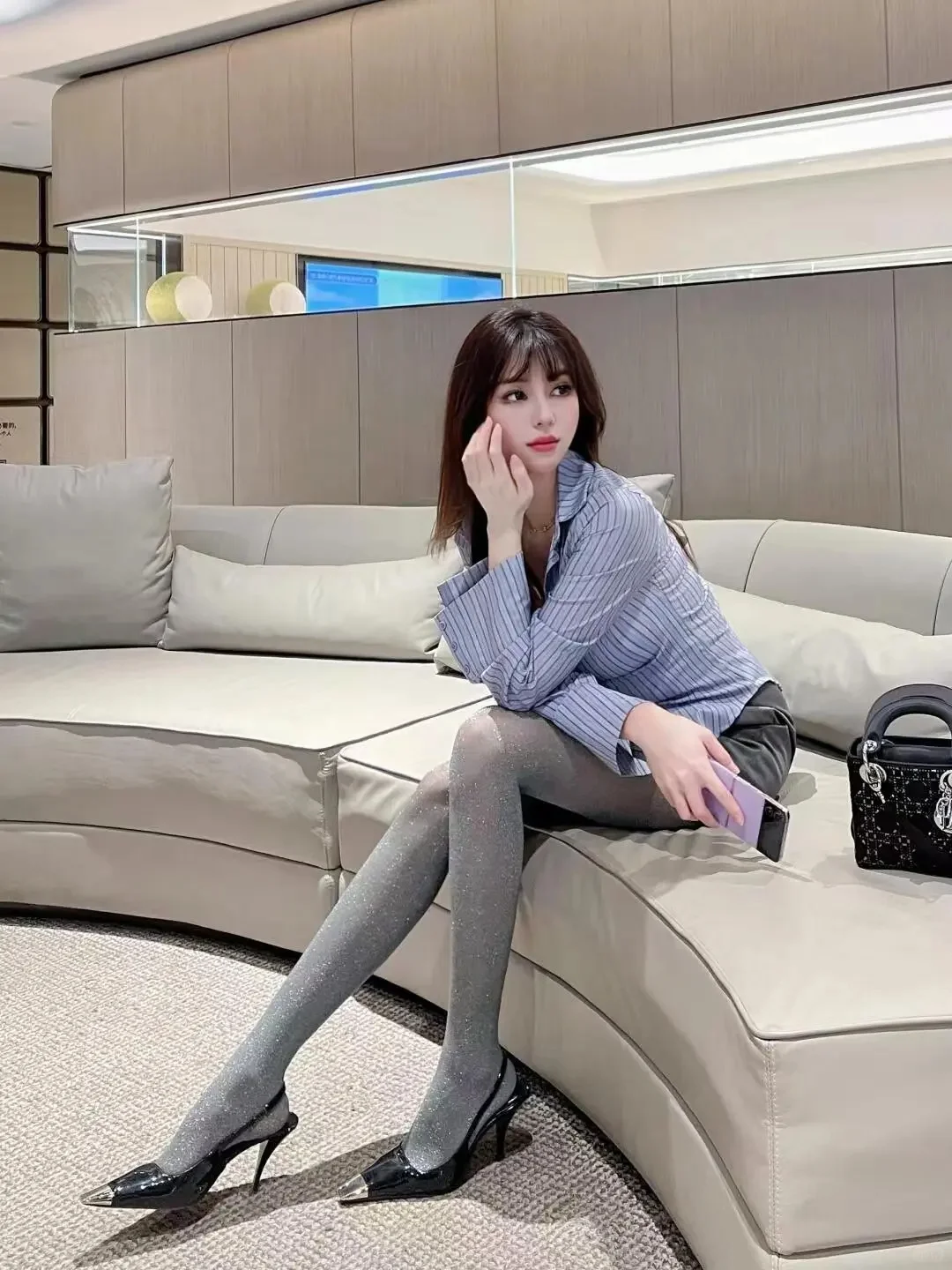 美女7色薄丝+175 大长腿，百变风情，干练妩