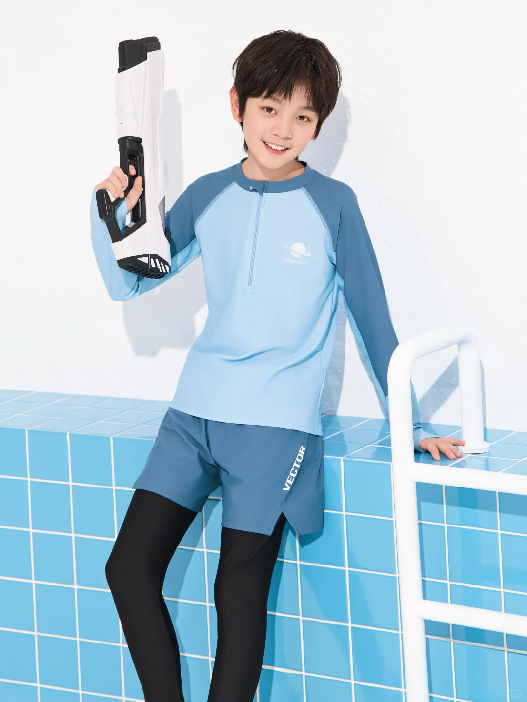 青少年游泳训练泳衣！这件真的很酷啊！