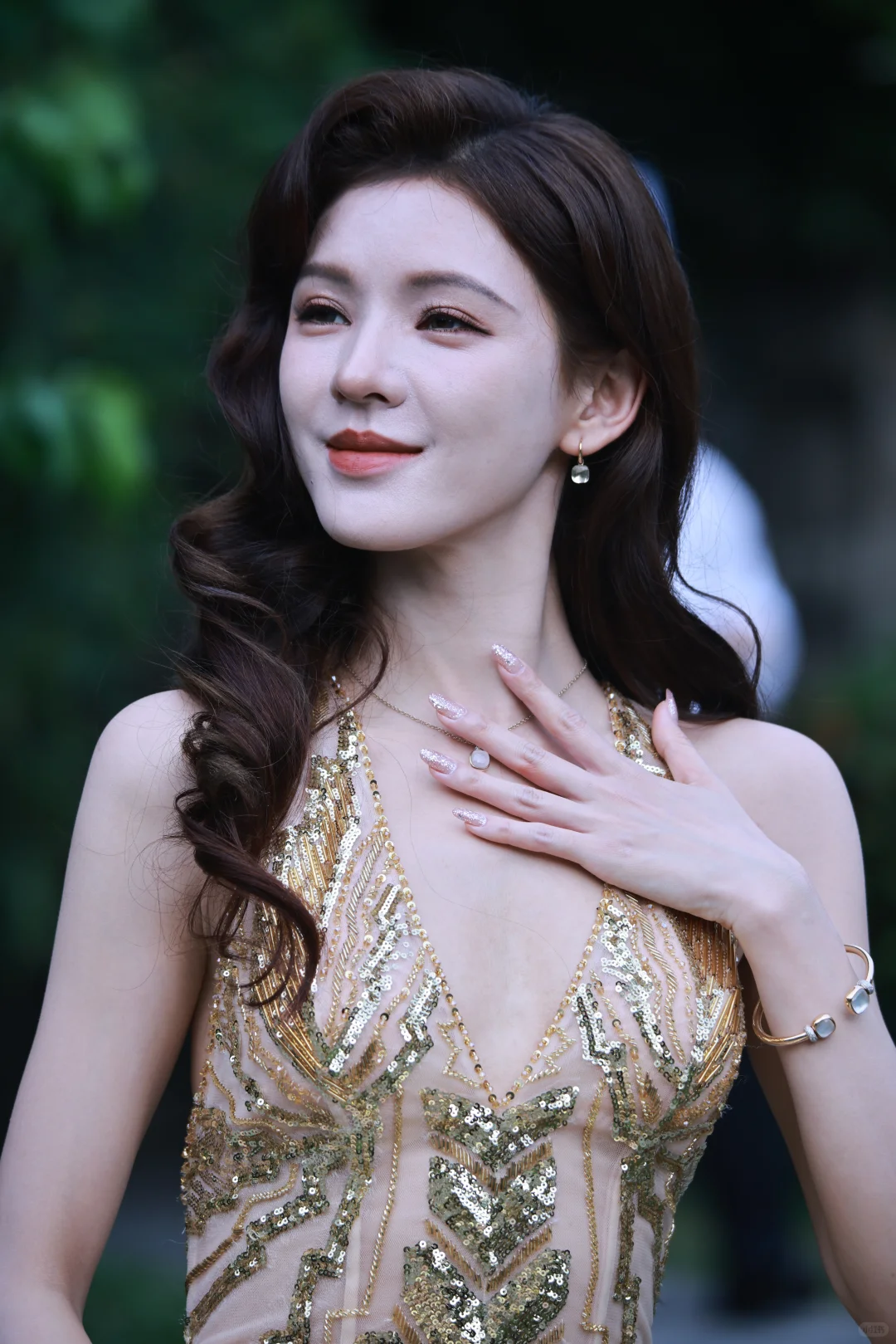 被张予曦惊艳了！礼服也藏不住的火辣！💃